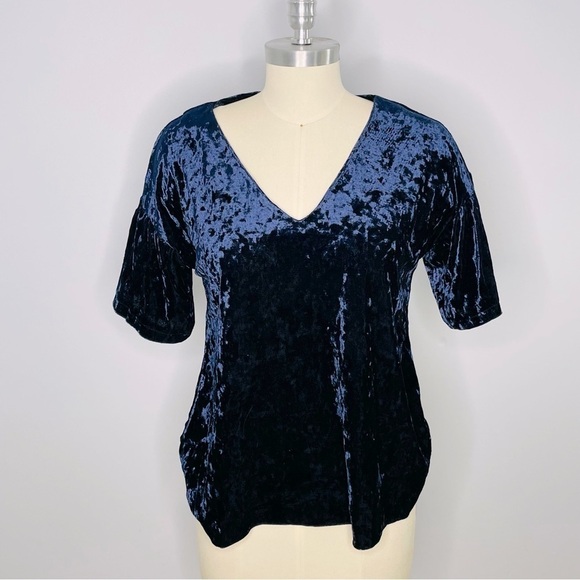 Bobeau Flutter Sleeve Velvet Top -Navy- Size Small- NWT - Picture 2 of 8